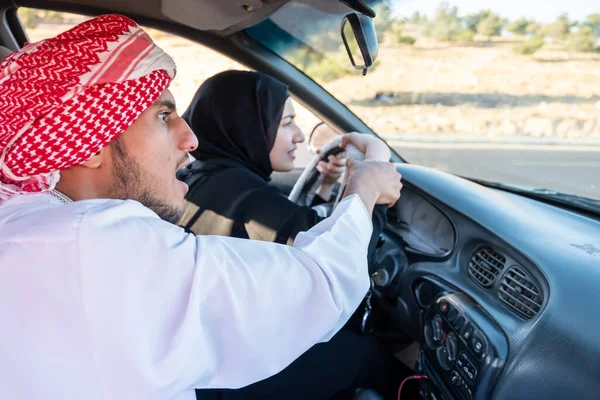 Arabic Man Teaching Arabic Woman Driving — Stock Photo, Image