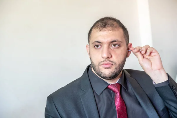 Arabic Guy Cleaning His Ear Earwax — Stock Photo, Image
