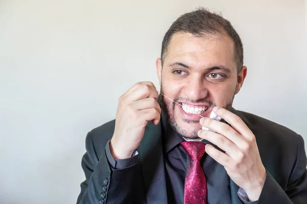 Muçulmano Está Usando Fio Dental — Fotografia de Stock