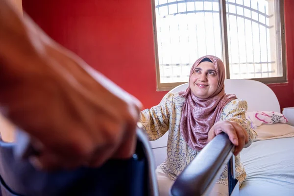 Strong Muslim Mother Disability — Stock Photo, Image
