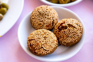 Falafel kahvaltı hazırlamak için en iyi yemektir.