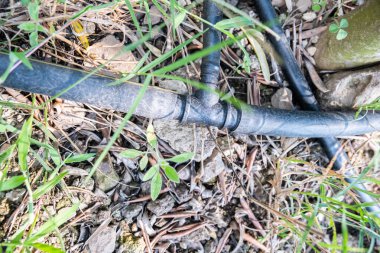 Ekinlerin sulanması için damlatma sistemi tüpleri