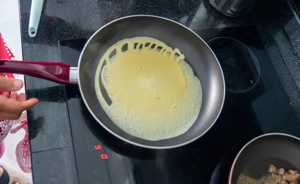 Heerlijke Crebe Maken Een Pan — Stockfoto