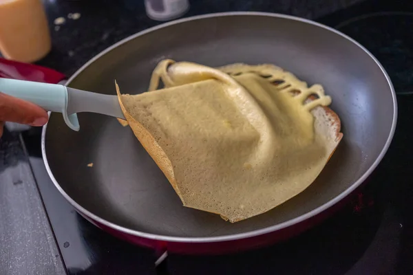 Heerlijke Crebe Maken Een Pan — Stockfoto