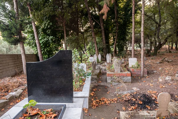 Antigo Cemitério Islâmico Focado Nas Lápides — Fotografia de Stock