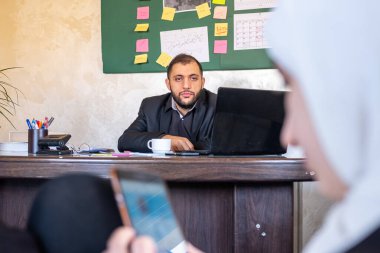 Adam koçu iş görüşmesi Webinar konuşmacısı iş adamına girişimci verdi