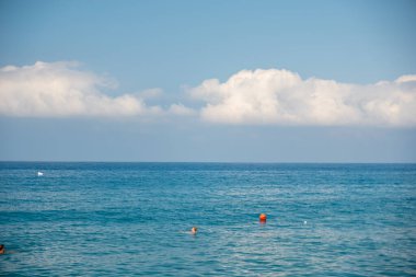 Güzel mavi deniz ve gökyüzü