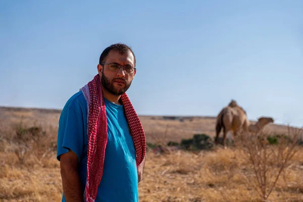 Man Zijn Kameel Genieten Van Hun Tijd Het Dorp — Stockfoto