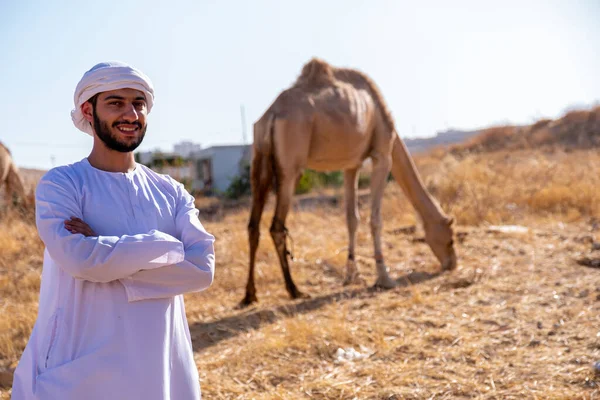 Man Zijn Kameel Genieten Van Hun Tijd Het Dorp — Stockfoto