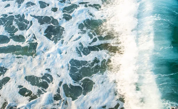 Belle Onde Marine Con Schiuma Sulla Parte Superiore Dell Acqua — Foto Stock