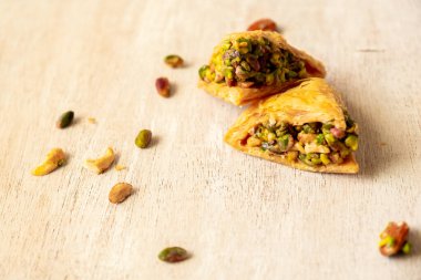 Fıstıklı baklava adında Arap tatlıları.