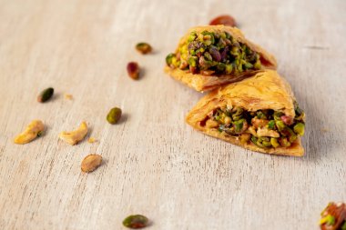 Fıstıklı baklava adında Arap tatlıları.