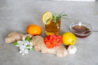 Güllü ve narenciyeli doğal bal