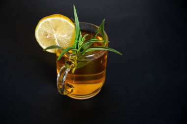 Limonlu yeşil çay. 