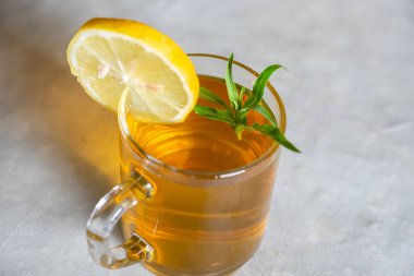 Bal, zencefil ve sarımsak karışımı soğuk ve ferahlatıcı vücutta işe yarar.