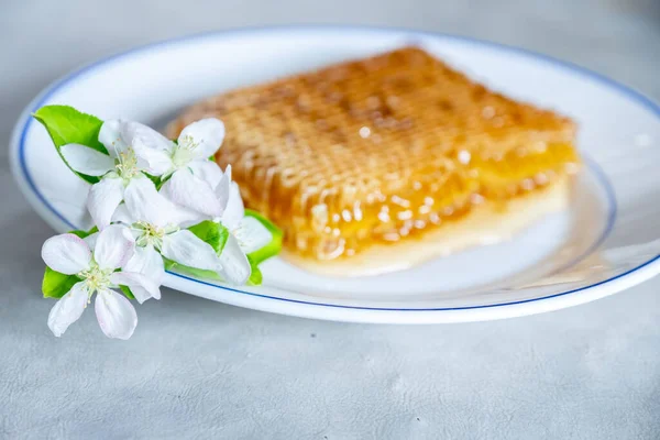 Mel Natural Com Rosas Citrinos — Fotografia de Stock