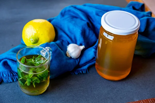 Egészséges Méz Gyógynövényekkel Gyömbérrel Fokhagymával Citrommal — Stock Fotó