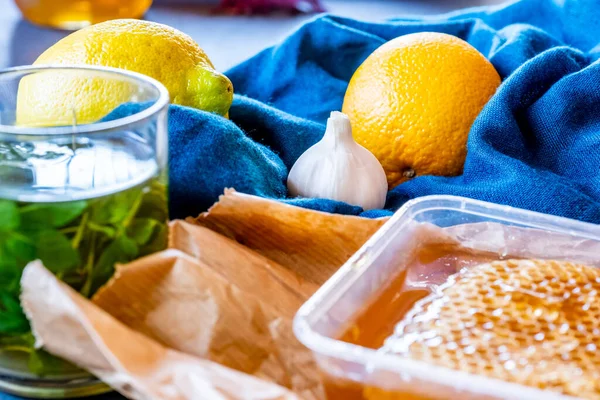 Healthy Honey Herbs Ginger Garlic Lemon — Stock Photo, Image