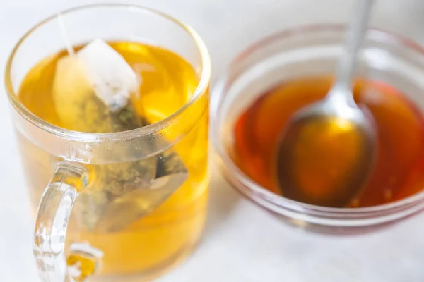 Сырой Мёд Стеклянная Чашка Чая — стоковое фото