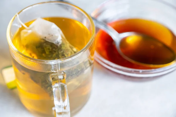 Сырой Мёд Стеклянная Чашка Чая — стоковое фото