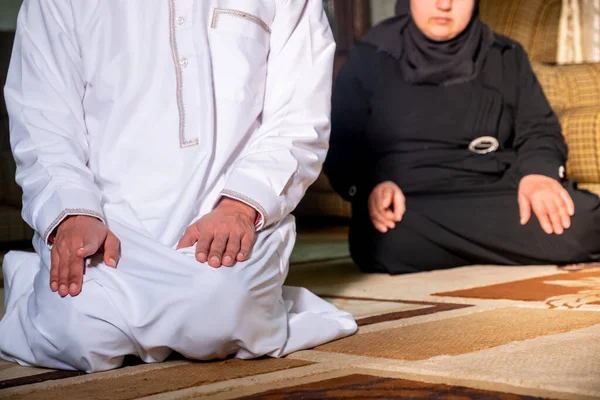 Man Woman Praying Together — 图库照片