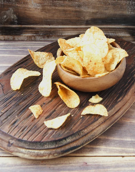 Chips in a wooden bowl on table — Stock Photo, Image