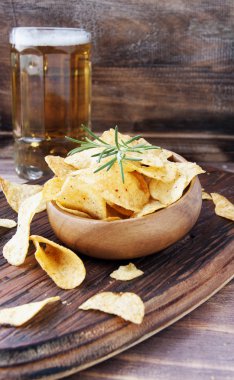 Ahşap kase ve bira fiş