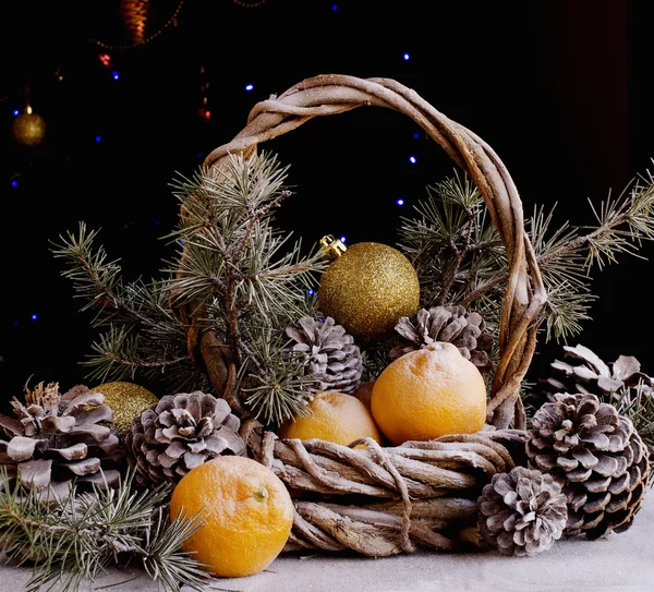 Noel kartı çam dalları ve dekorasyon