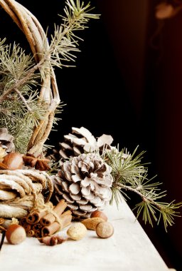 Noel kartı çam dalları ve dekorasyon