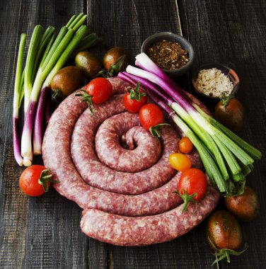 ham sığır sosis tava, seçici odak