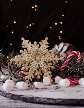 Noel kartı çam dalları ve dekorasyon