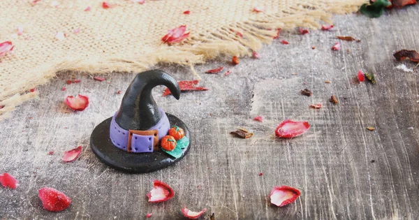 Kurutulmuş çiçeklerle Cadılar Bayramı için dekoratif kabak — Stok fotoğraf