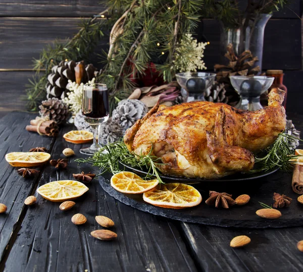 Frango assado para o Natal ou Ano Novo — Fotografia de Stock