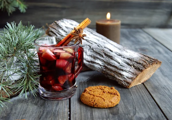 뜨거운 크리스마스 컵 케이크와 와인 mulled — 스톡 사진