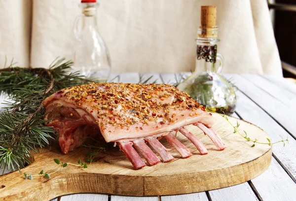 Raw lamb ribs to the Christmas and New Year's table — Stock Photo, Image