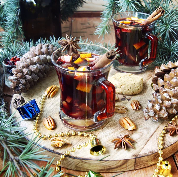 Šálek horké svařené víno na Vánoce a nový rok — Stock fotografie