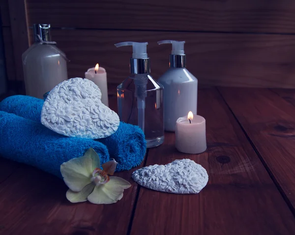 Baño y spa, toallas, bañera, corazones de baño para San Valentín —  Fotos de Stock