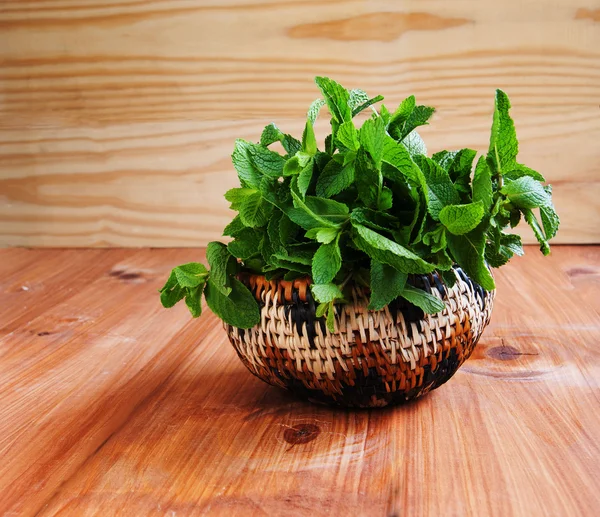 Bunch of fresh mint in a basket — Stock Photo, Image