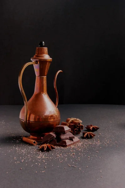Schokolade mit Zimt und Gewürzen et — Stockfoto