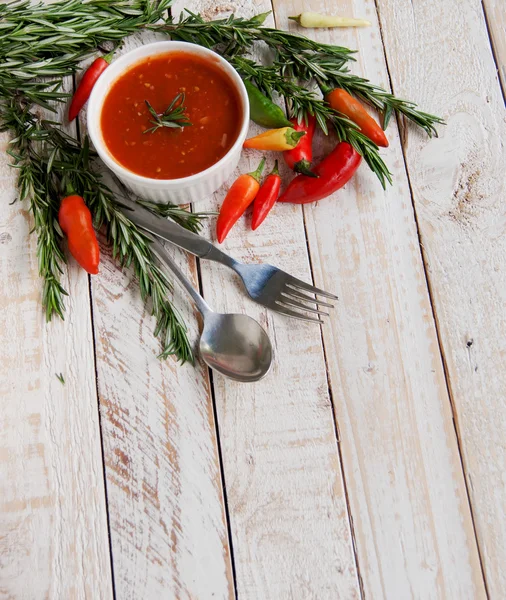 Kase domates sıcak sos biber ile — Stok fotoğraf