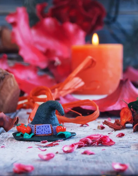 Häxan hatt med Halloweenpumpor — Stockfoto