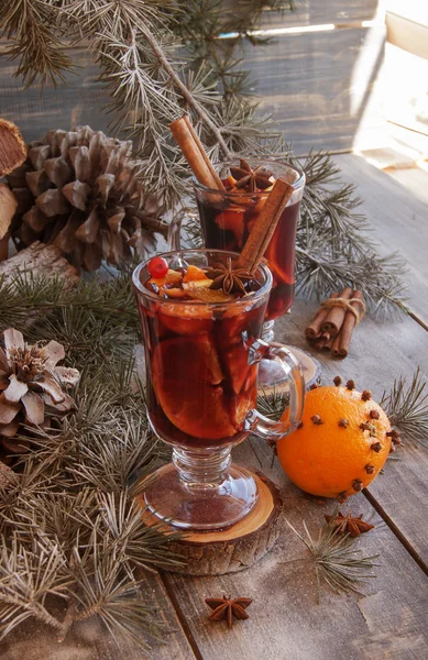 Forró csésze forralt bor karácsonyra — Stock Fotó