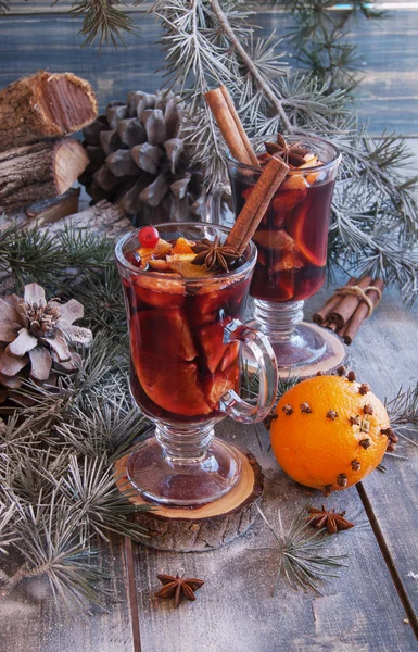 크리스마스에 대 한 뜨거운 mulled 와인 한잔 — 스톡 사진