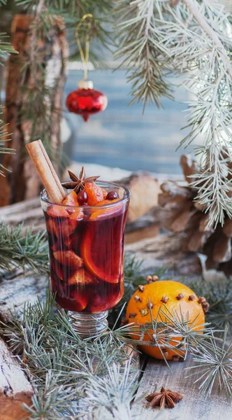 Xícara de vinho quente quente quente quente para o Natal — Fotografia de Stock