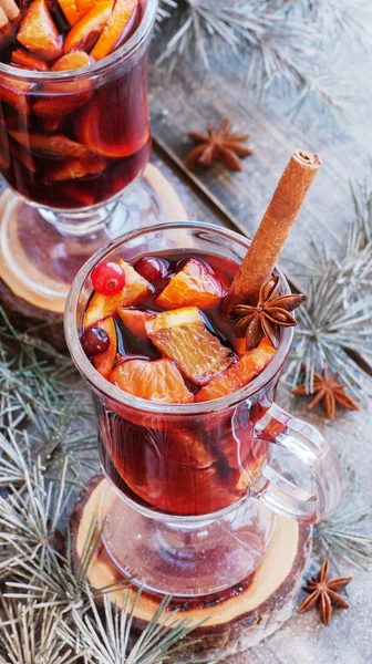 크리스마스에 대 한 뜨거운 mulled 와인 한잔 — 스톡 사진