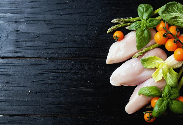 Raw chicken breasts with herbs spices — Stock Photo, Image