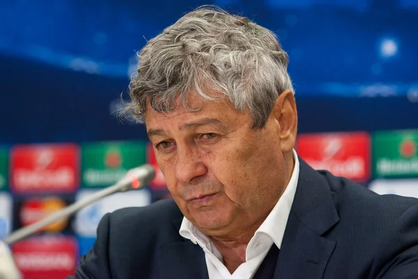 Mircea Lucescu. 5 listopada 2014. Lwów, Ukraina. — Zdjęcie stockowe