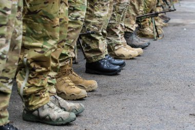 Üniformalı kışlık asker botları