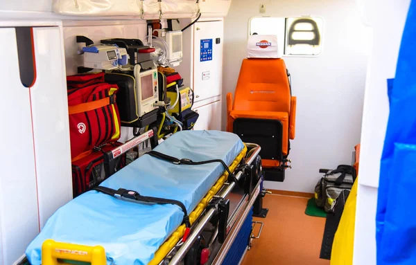 Poltava Ucrania Abril 2021 Equipo Médico Una Ambulancia — Foto de Stock