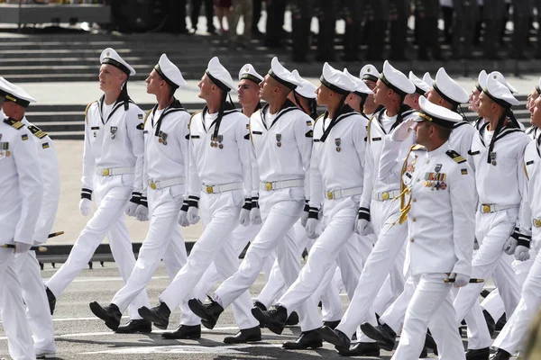 Kiew Ukraine August 2021 Ukrainische Matrosen Marschieren Entlang Der Chreschtschatyk — Stockfoto